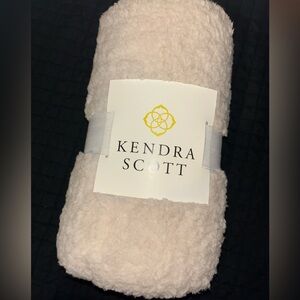 Kendra Scott Sherpa throw